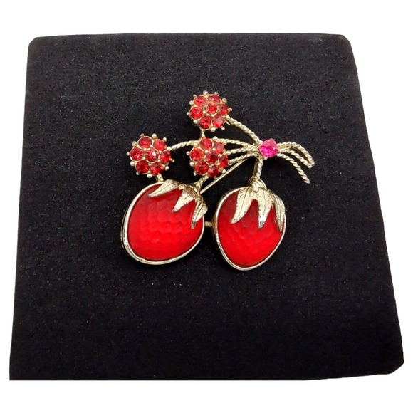 Kissing Angels Gold Tone Pin Sarah Coventry Frosted Strawberry Brooch with Ruby - Picture 6 of 14